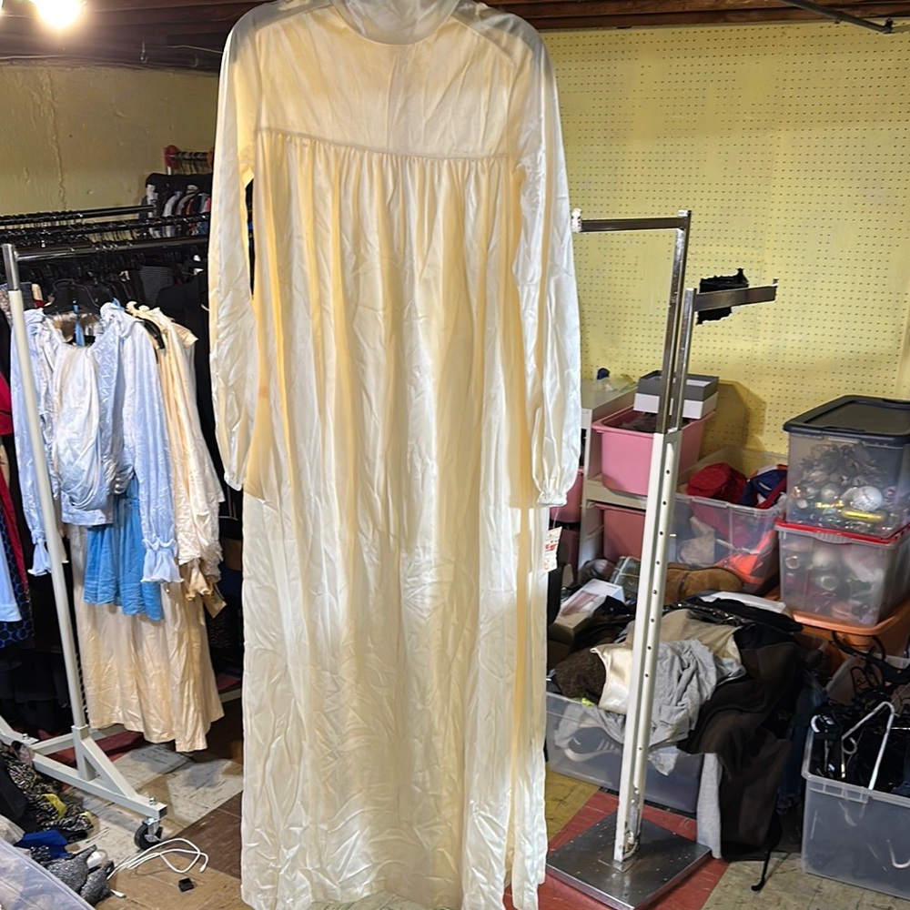 NWT vintage Lily of France Cream Long Sleeve nightgown S